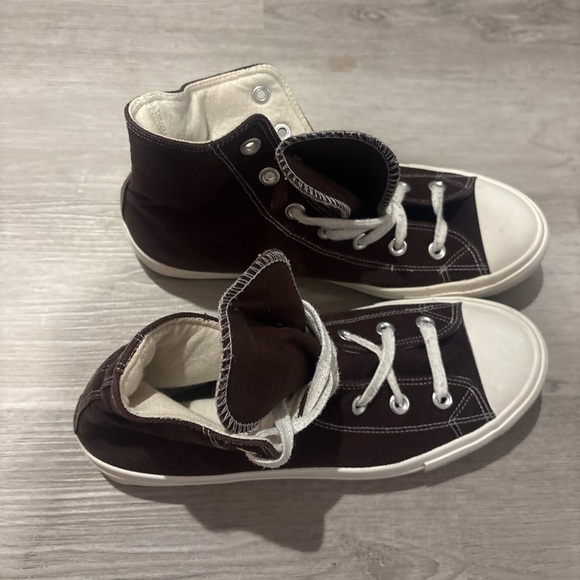 High-Top Sneakers with White Laces - Picture 2 of 5